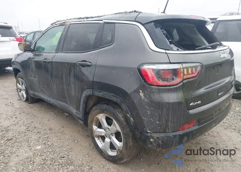 2018 Jeep Compass Latitude 4X4 z USA, uszkodzony, nr VIN 3C4NJDBB8JT162746